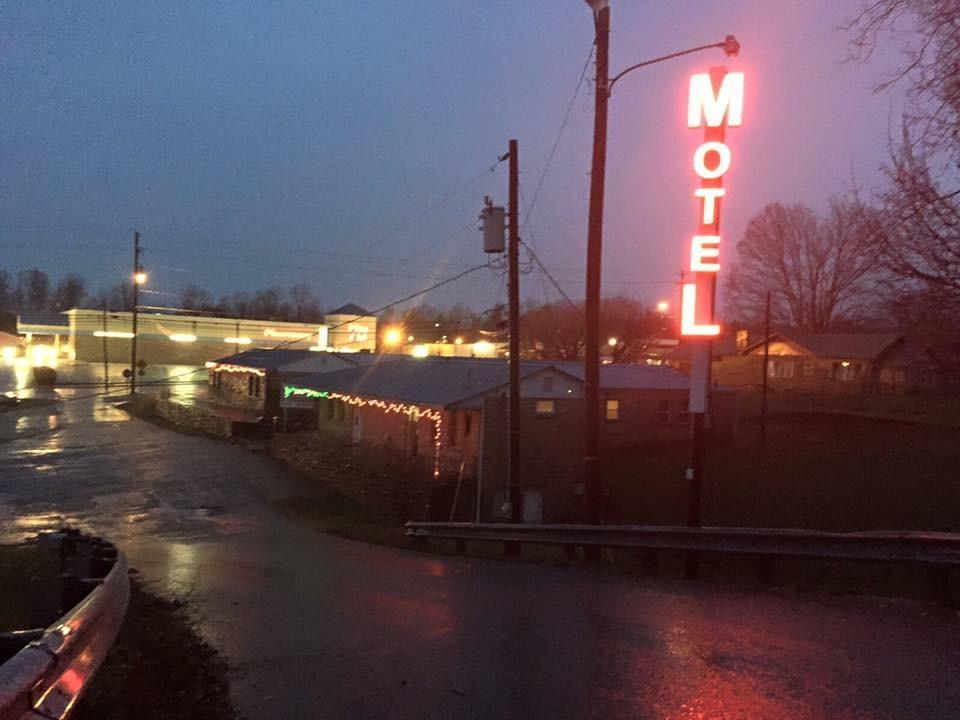 Scenic River Inn Motel Wartburg Dış mekan fotoğraf
